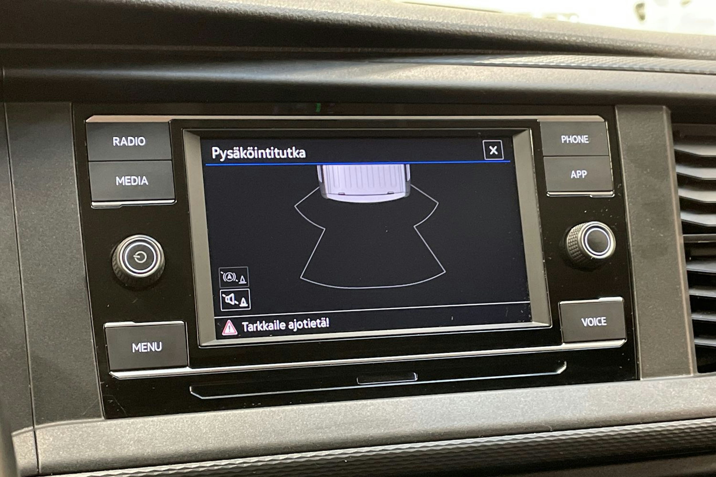 harmaa Volkswagen Transporter 2023 kuva 28.