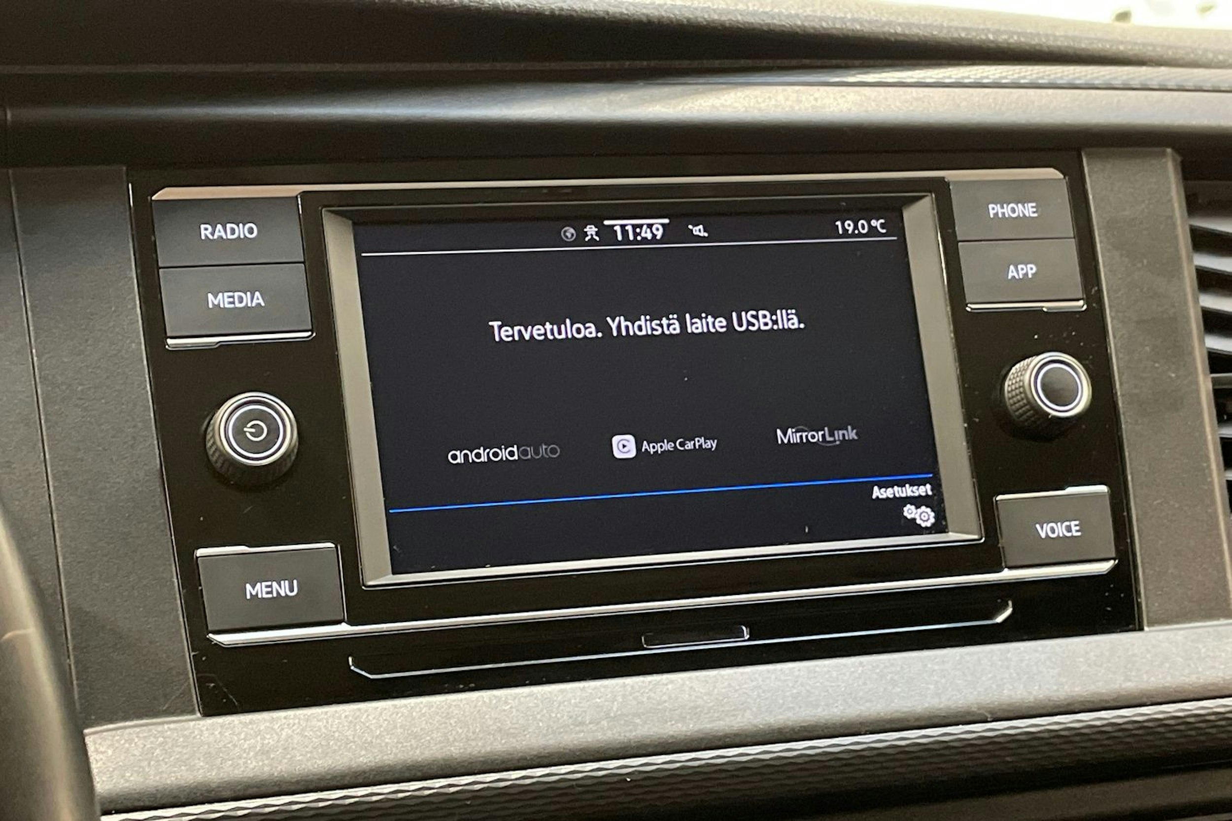 harmaa Volkswagen Transporter 2023 kuva 29.