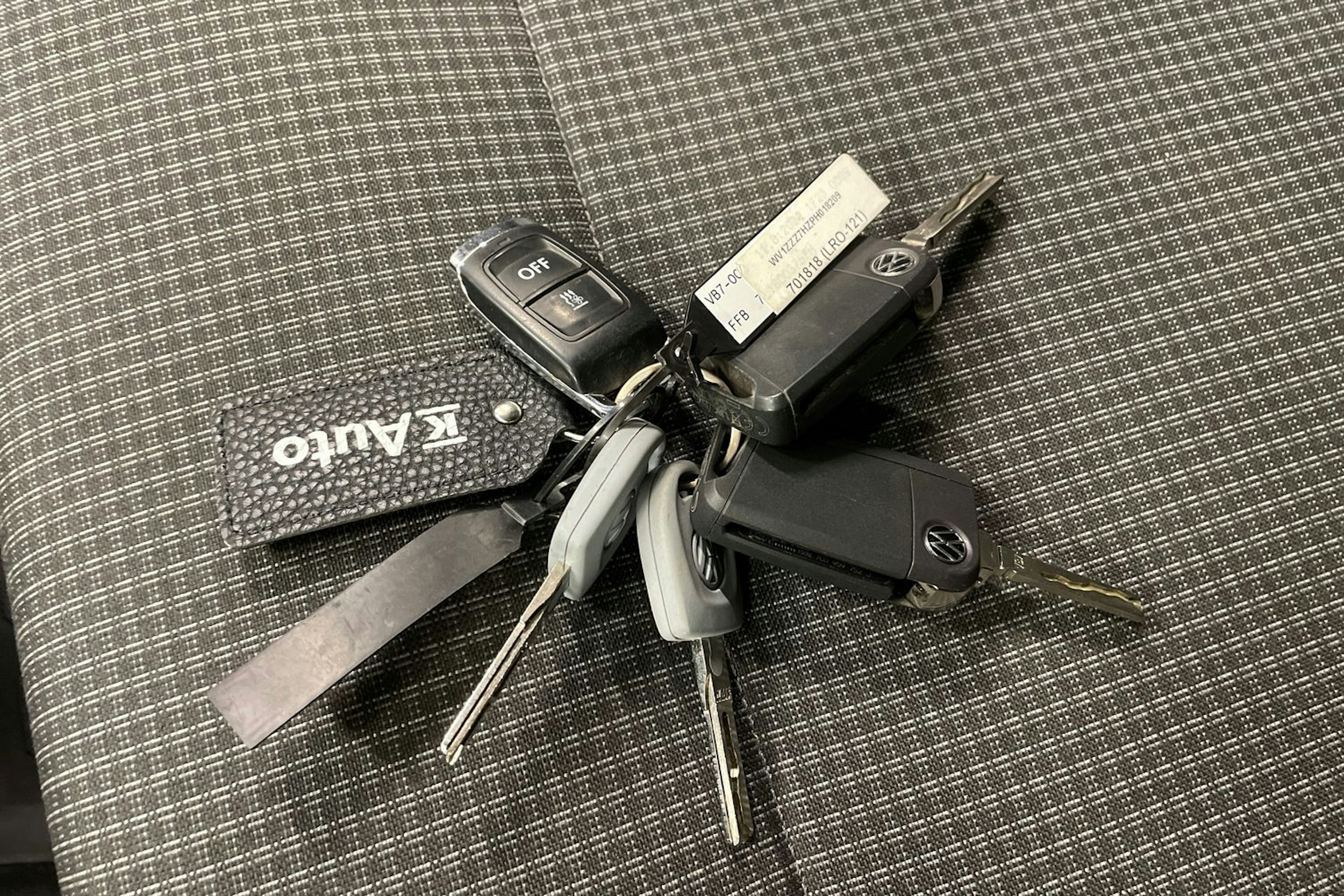 harmaa Volkswagen Transporter 2023 kuva 31.