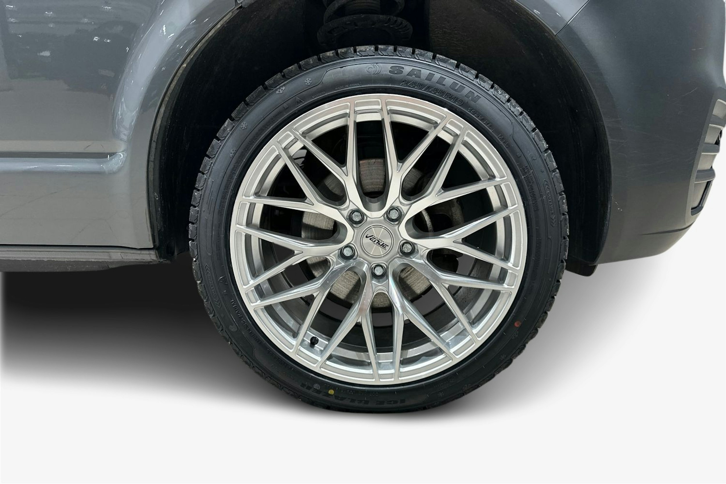 harmaa Volkswagen Transporter 2023 kuva 12.