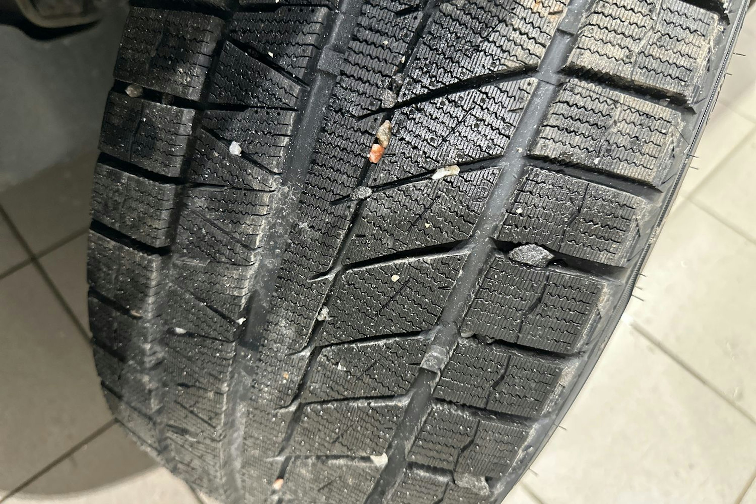 harmaa Volkswagen Transporter 2023 kuva 13.