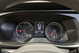 harmaa Volkswagen Transporter 2023 kuva 16.