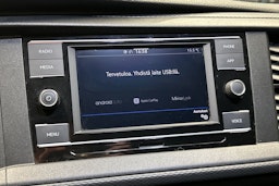 harmaa Volkswagen Transporter 2023 kuva 18.