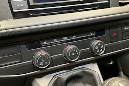 harmaa Volkswagen Transporter 2023 kuva 20.