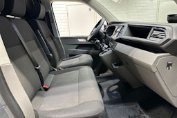 harmaa Volkswagen Transporter 2023 kuva 22.