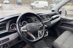 valkoinen Volkswagen Transporter 2023 kuva 3.