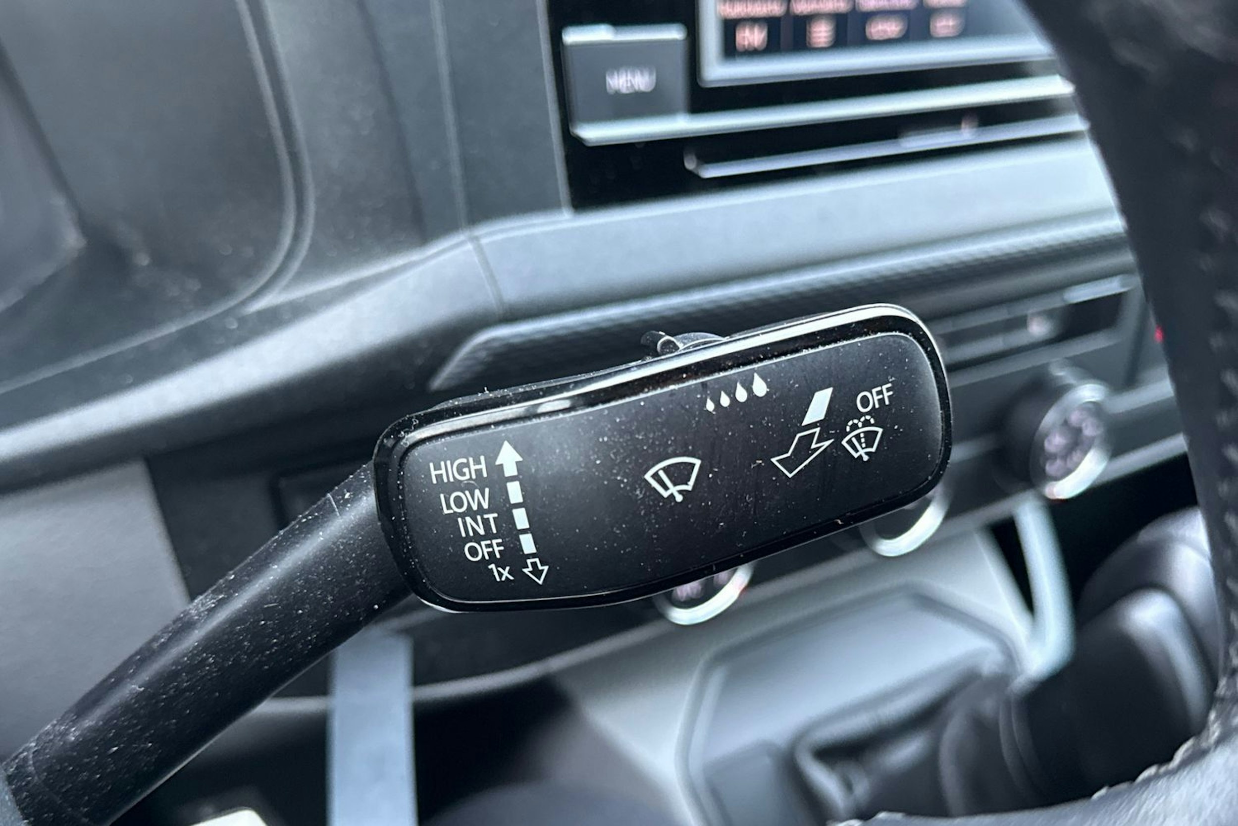 valkoinen Volkswagen Transporter 2023 kuva 14.