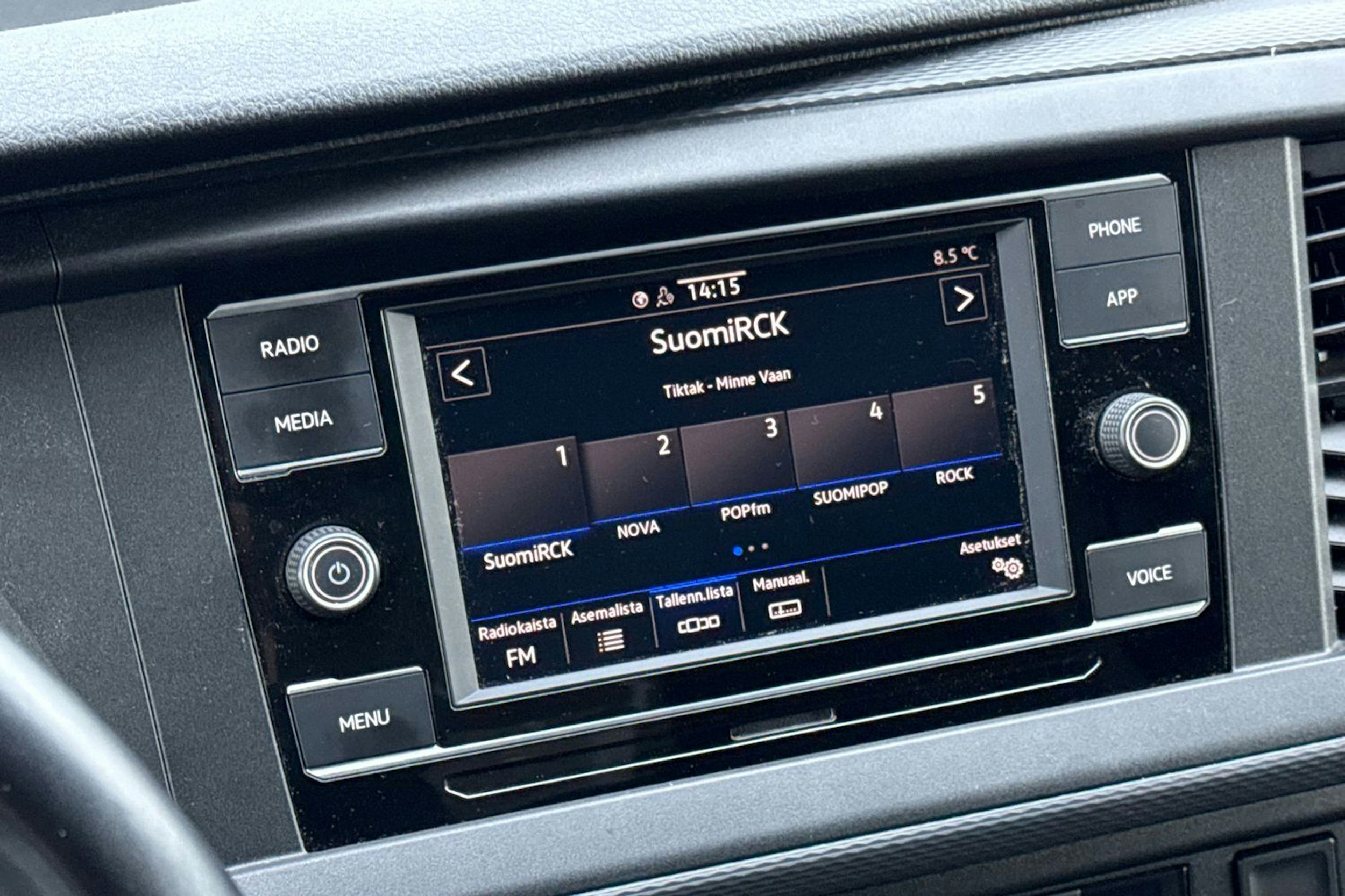 valkoinen Volkswagen Transporter 2023 kuva 15.