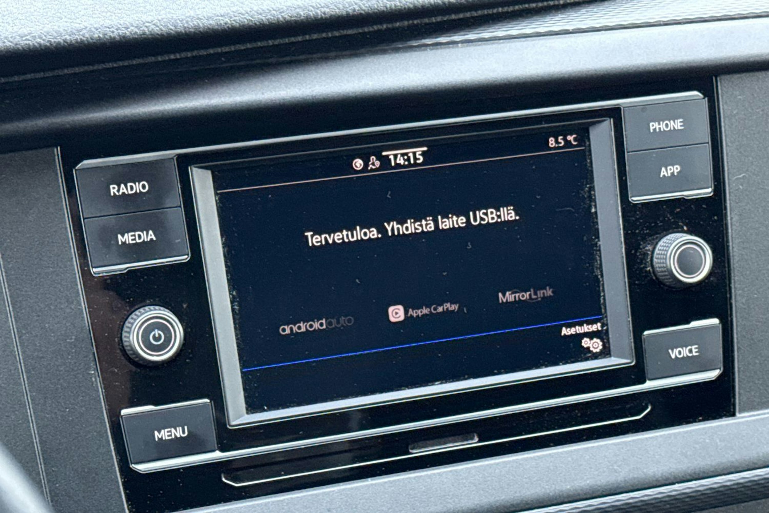 valkoinen Volkswagen Transporter 2023 kuva 16.