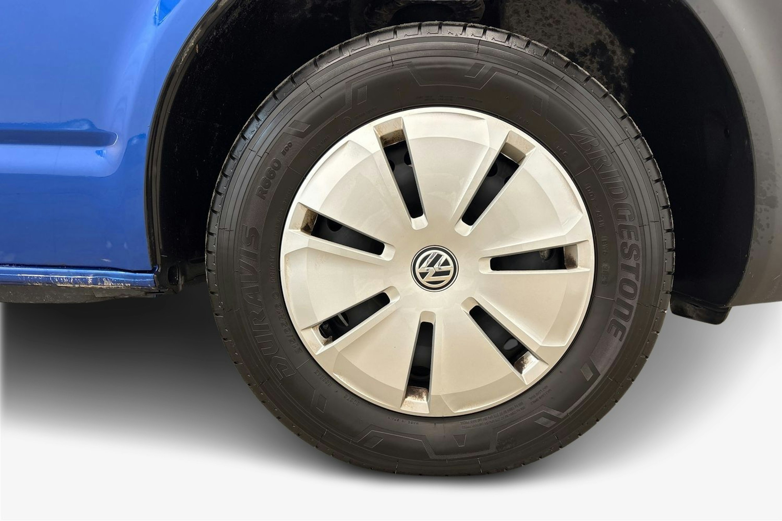 sininen Volkswagen Transporter 2023 kuva 10.