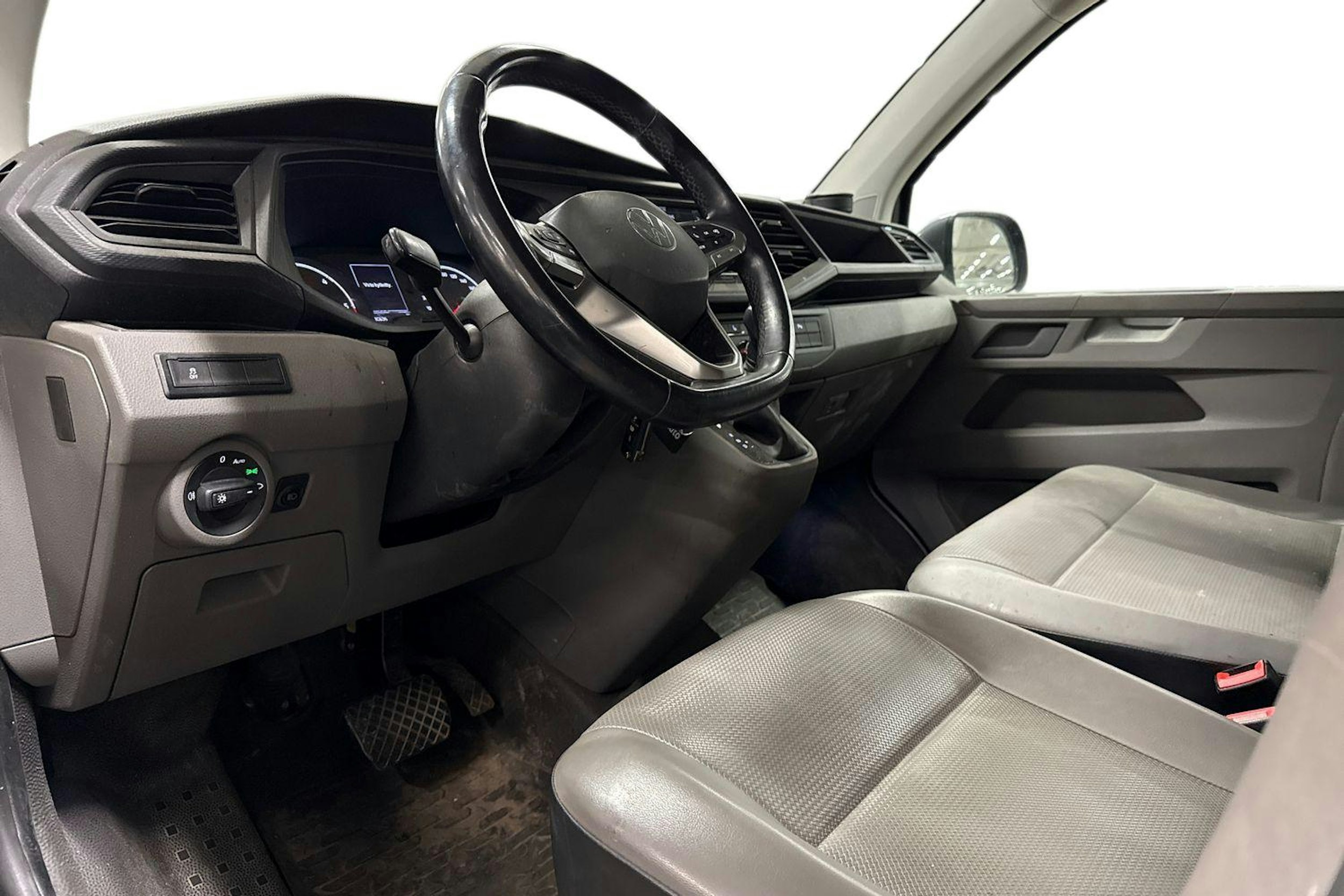 met. harmaa Volkswagen Transporter 2023 kuva 3.
