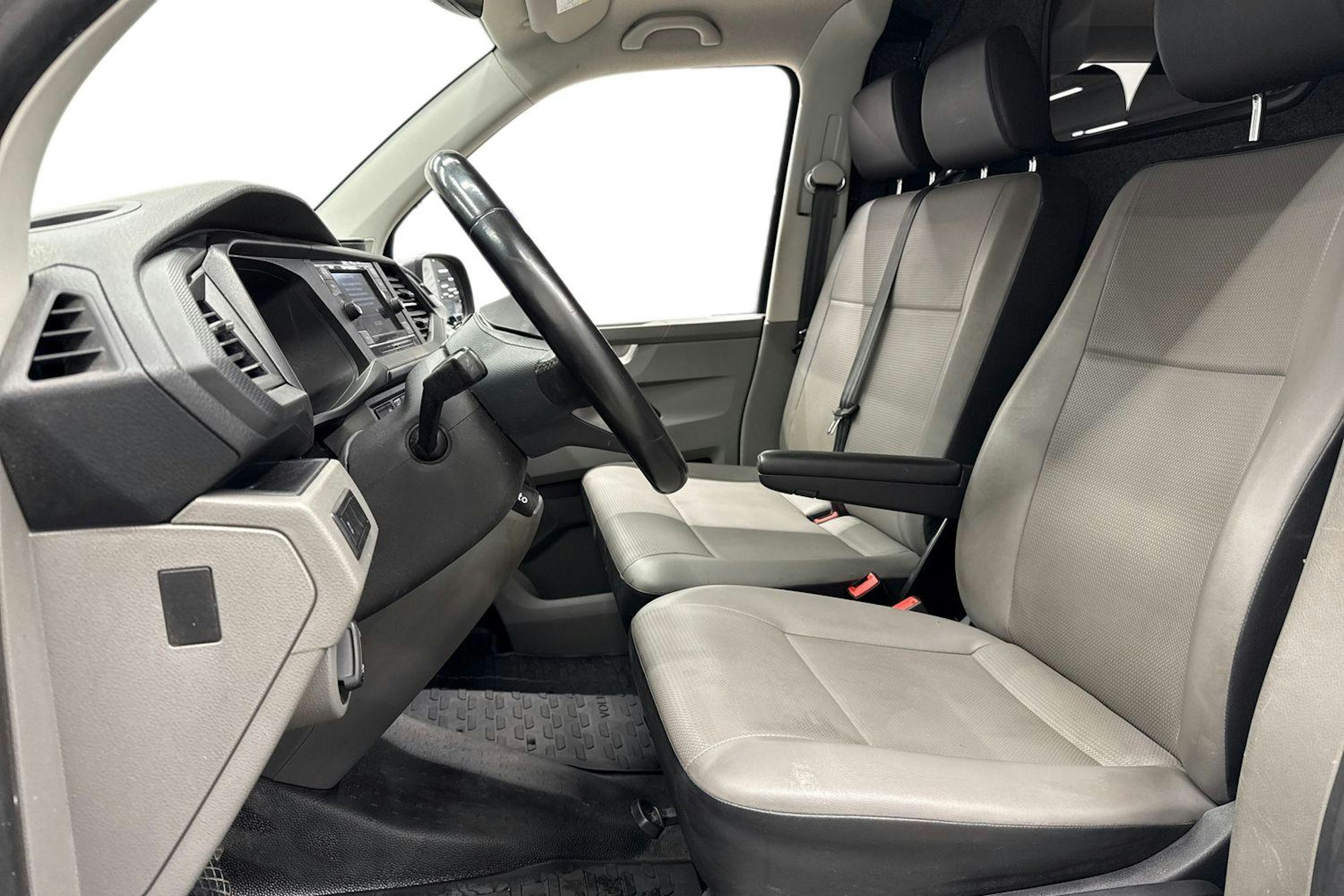 met. harmaa Volkswagen Transporter 2023 kuva 6.
