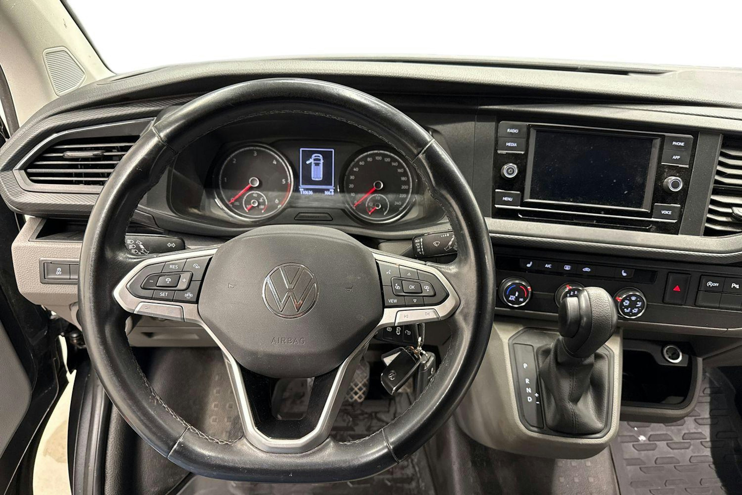 met. harmaa Volkswagen Transporter 2023 kuva 7.