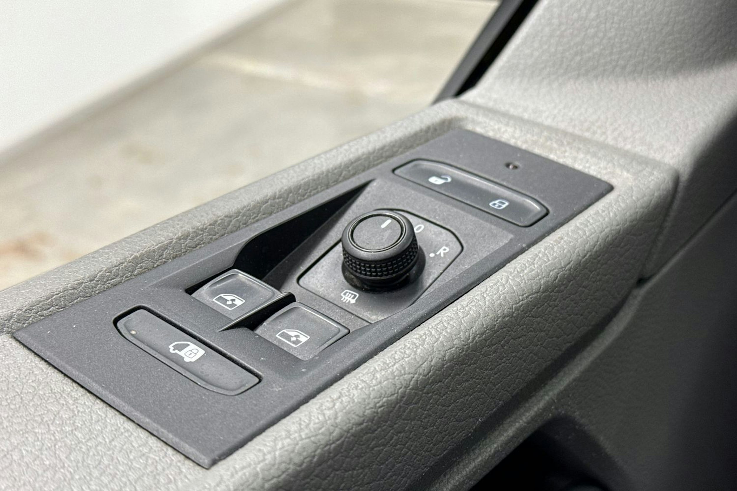 met. harmaa Volkswagen Transporter 2023 kuva 15.