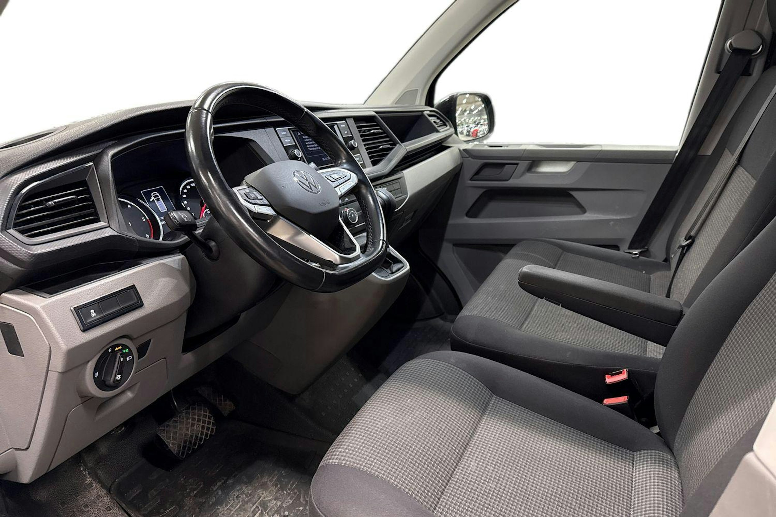 met. musta Volkswagen Transporter 2023 kuva 3.