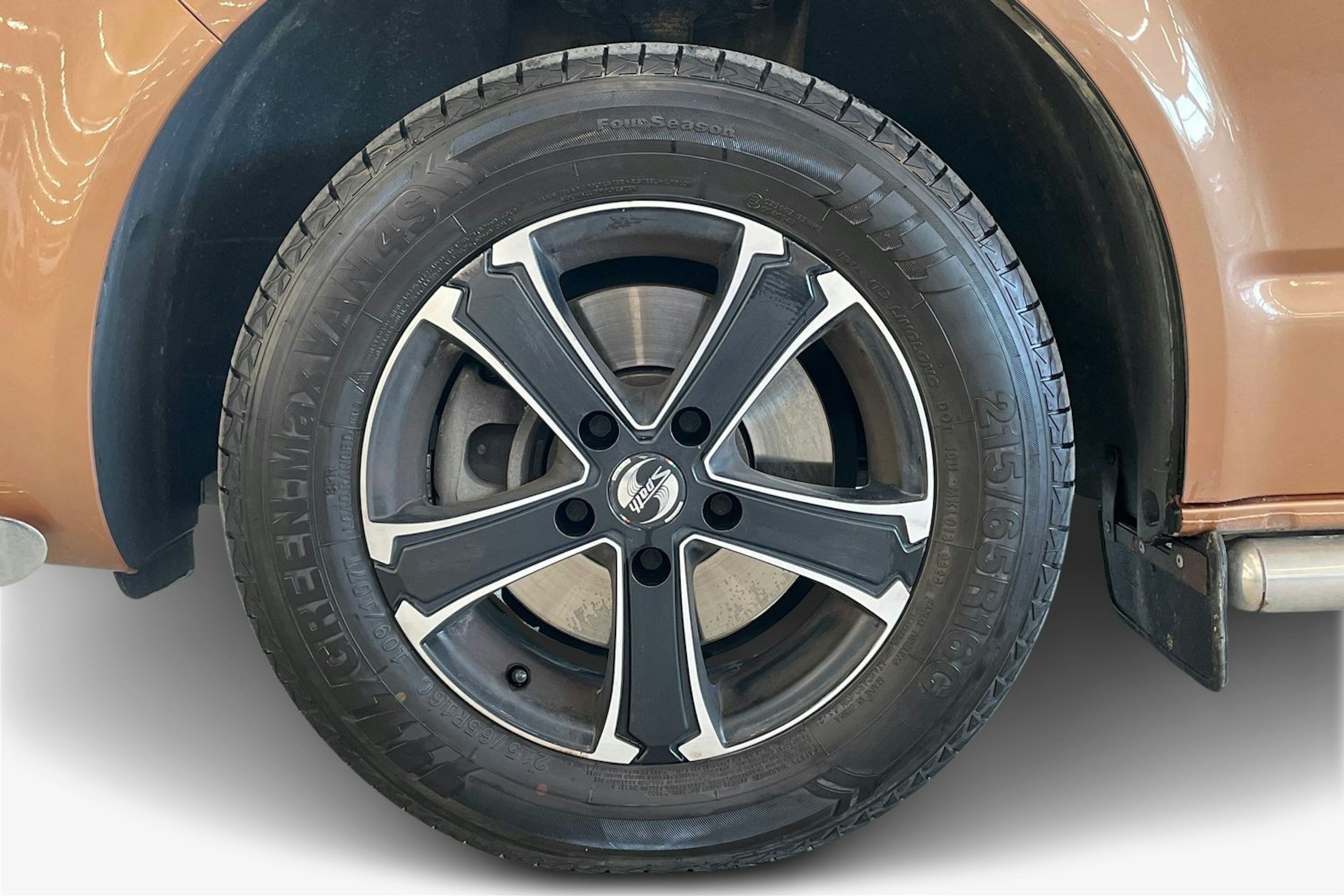 Oranssi Volkswagen TRANSPORTER 2023 kuva 11.