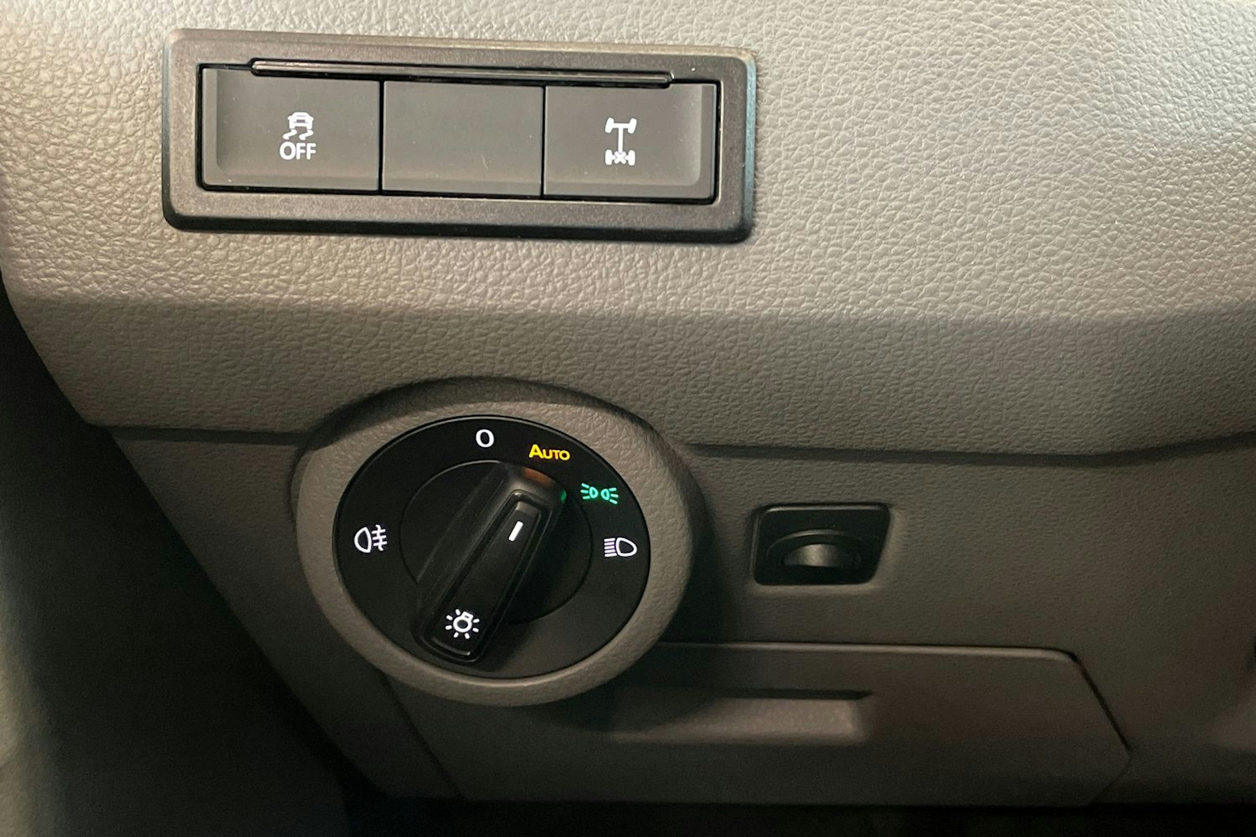 Oranssi Volkswagen TRANSPORTER 2023 kuva 20.