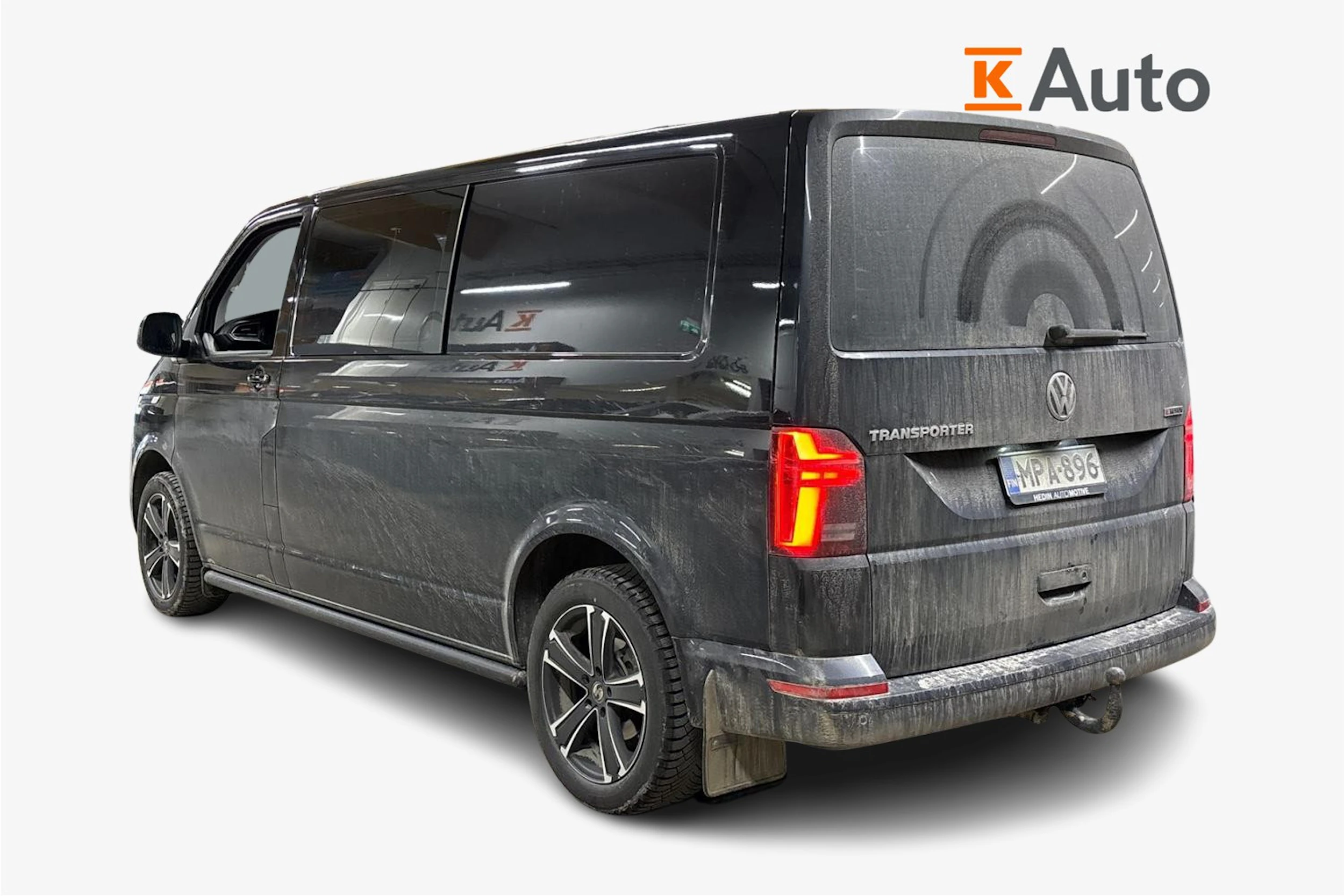 musta Volkswagen Transporter 2023 kuva 2.