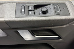 musta Volkswagen Transporter 2023 kuva 13.