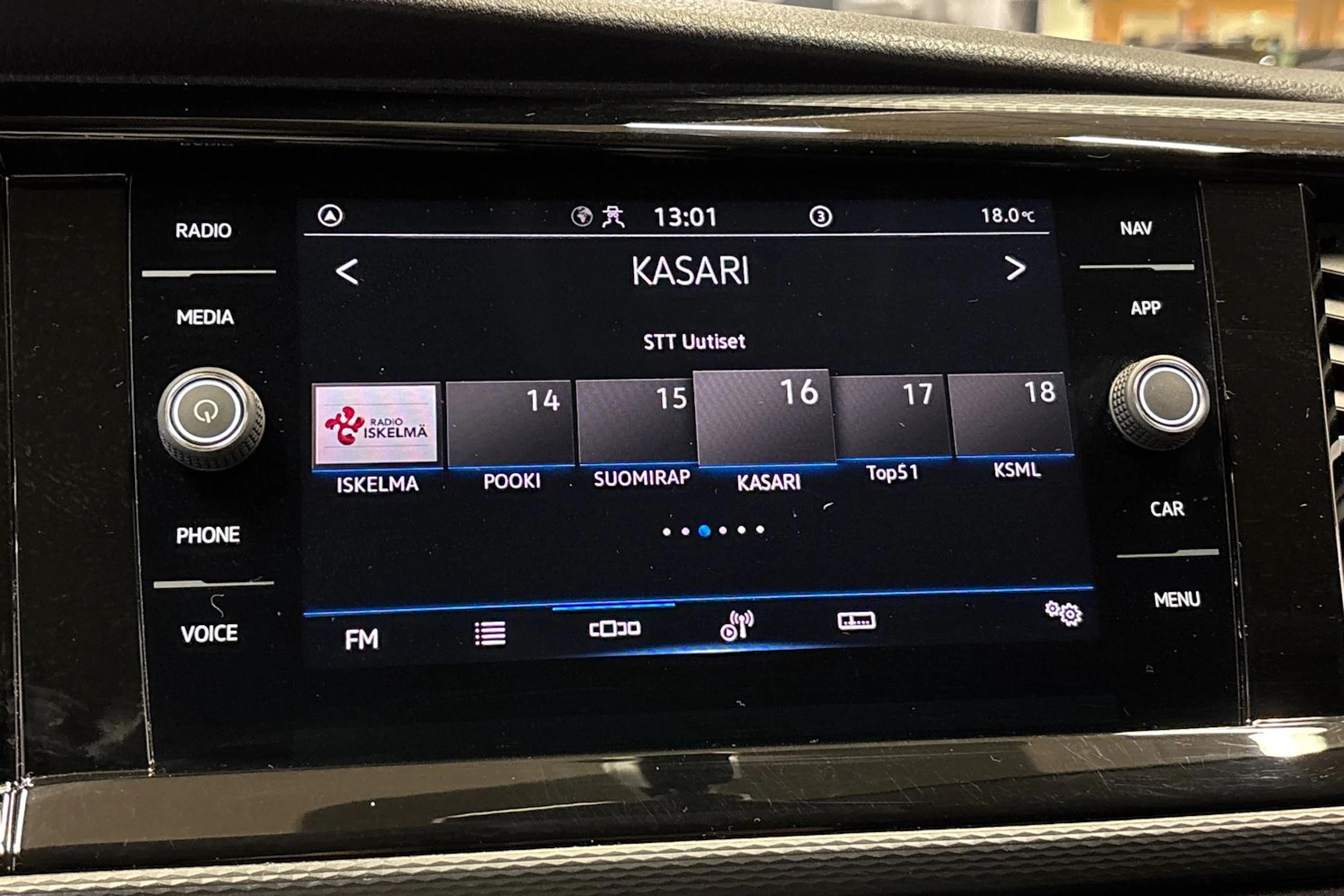 musta Volkswagen Transporter 2023 kuva 19.