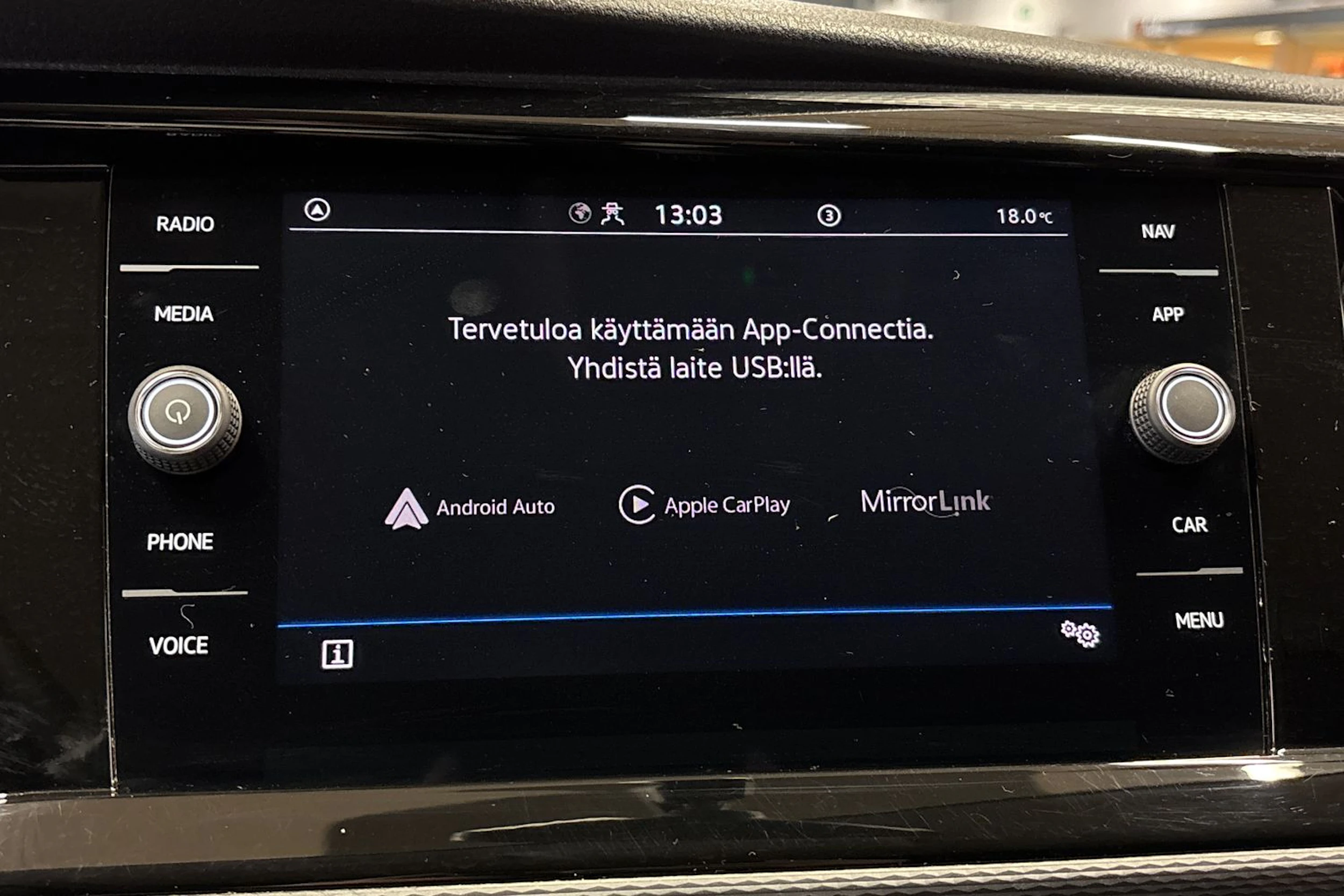 musta Volkswagen Transporter 2023 kuva 21.