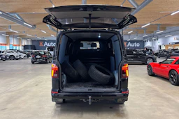 musta Volkswagen Transporter 2023 kuva 27.