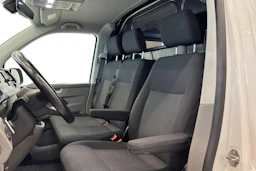 valkoinen Volkswagen Transporter 2023 kuva 7.