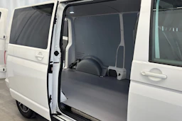 valkoinen Volkswagen Transporter 2023 kuva 11.