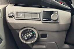 valkoinen Volkswagen Transporter 2023 kuva 14.