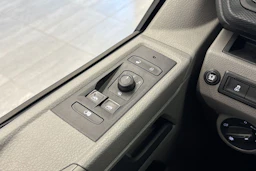 valkoinen Volkswagen Transporter 2023 kuva 15.
