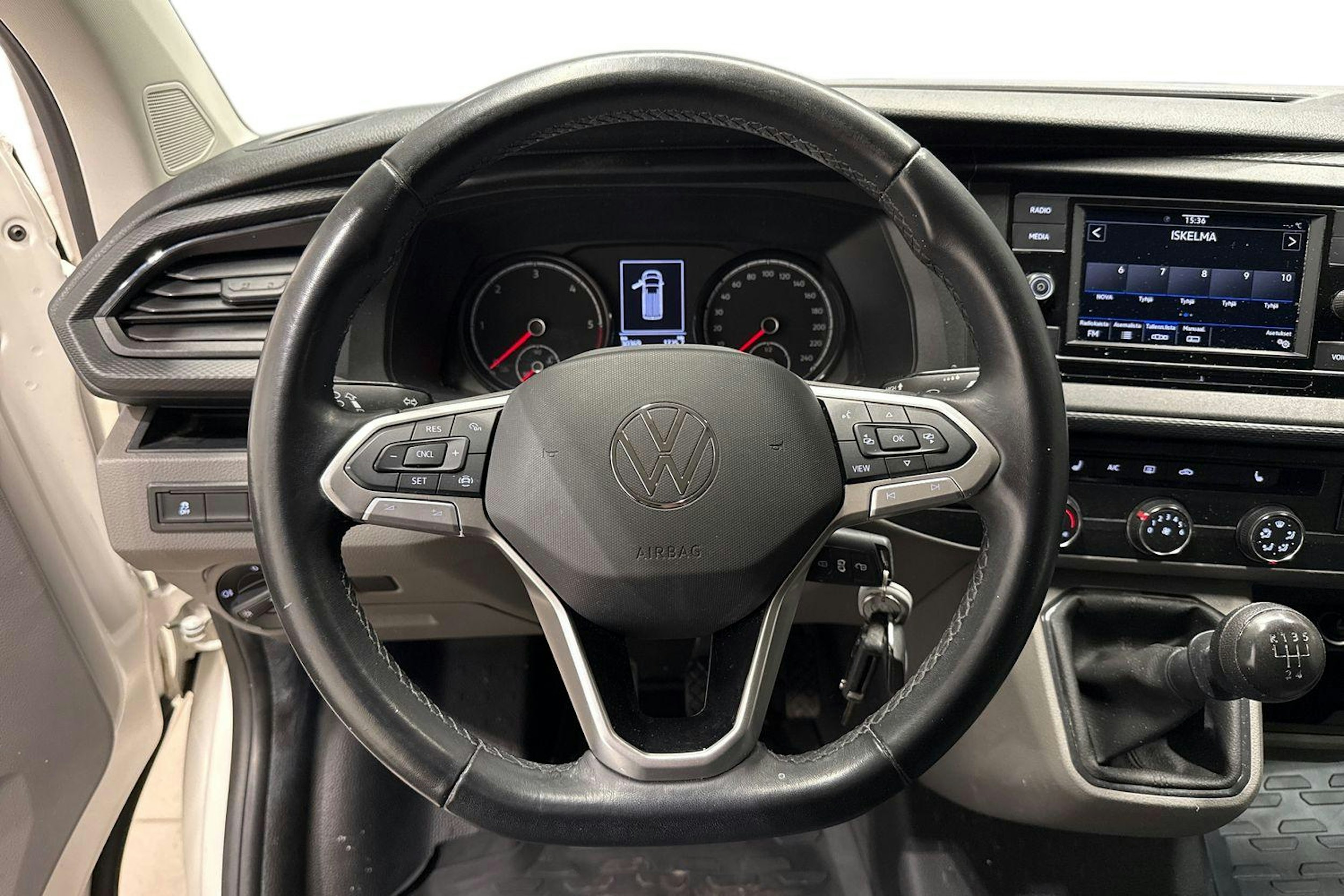 Valkoinen Volkswagen TRANSPORTER 2023 kuva 9.