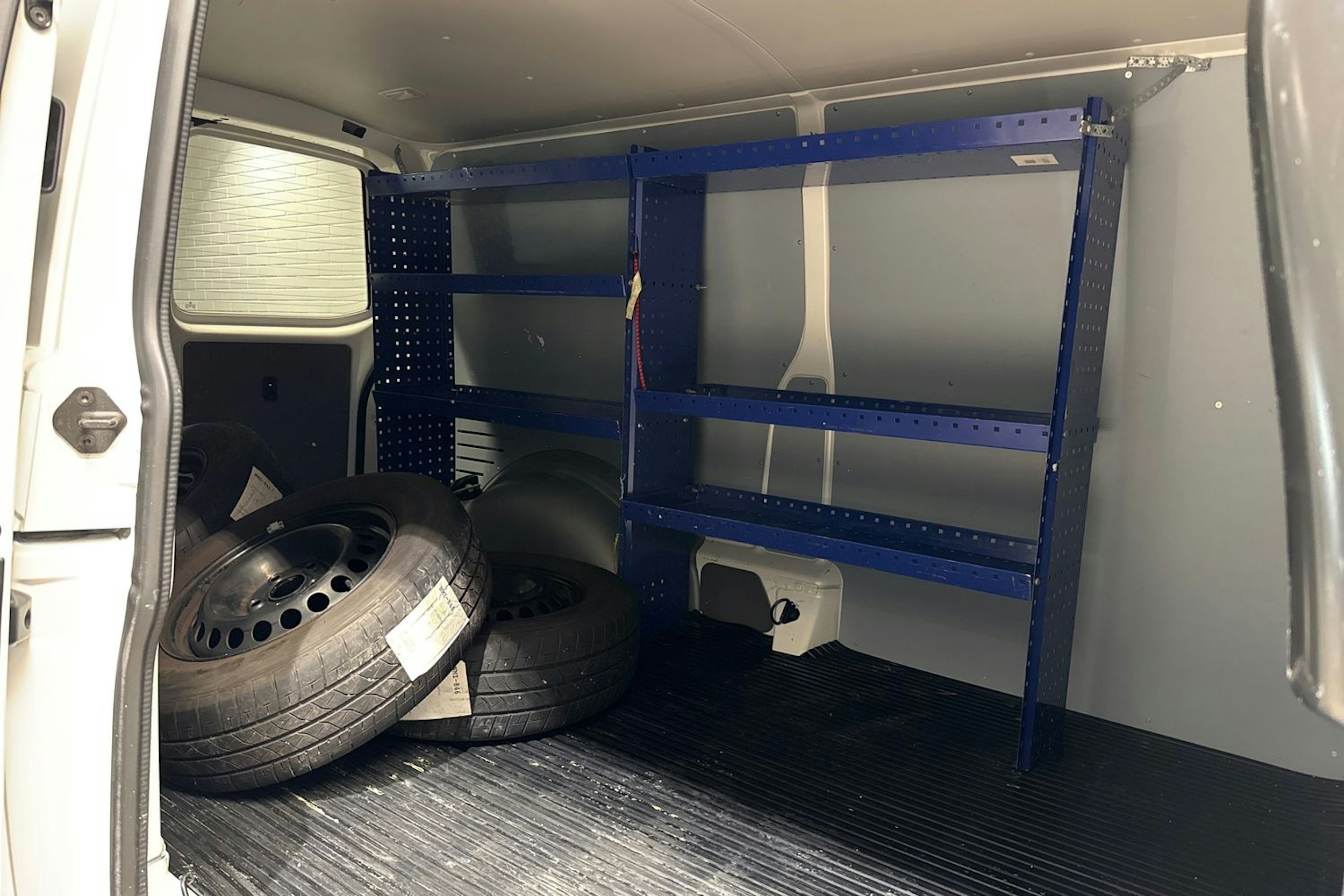 Valkoinen Volkswagen TRANSPORTER 2023 kuva 15.