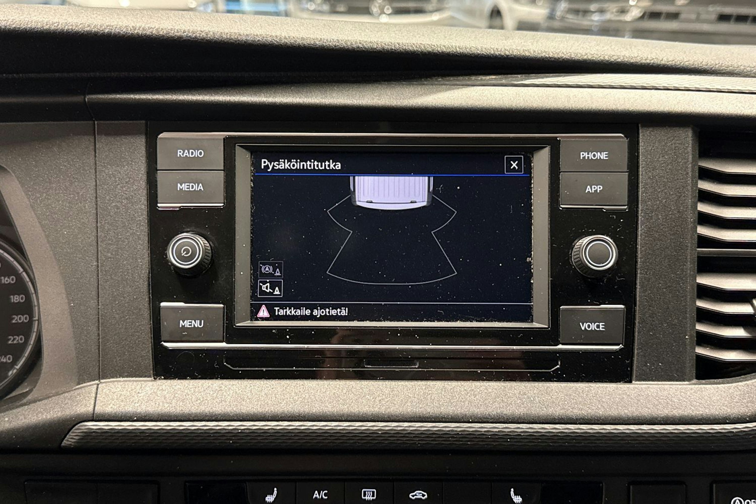 Valkoinen Volkswagen TRANSPORTER 2023 kuva 19.