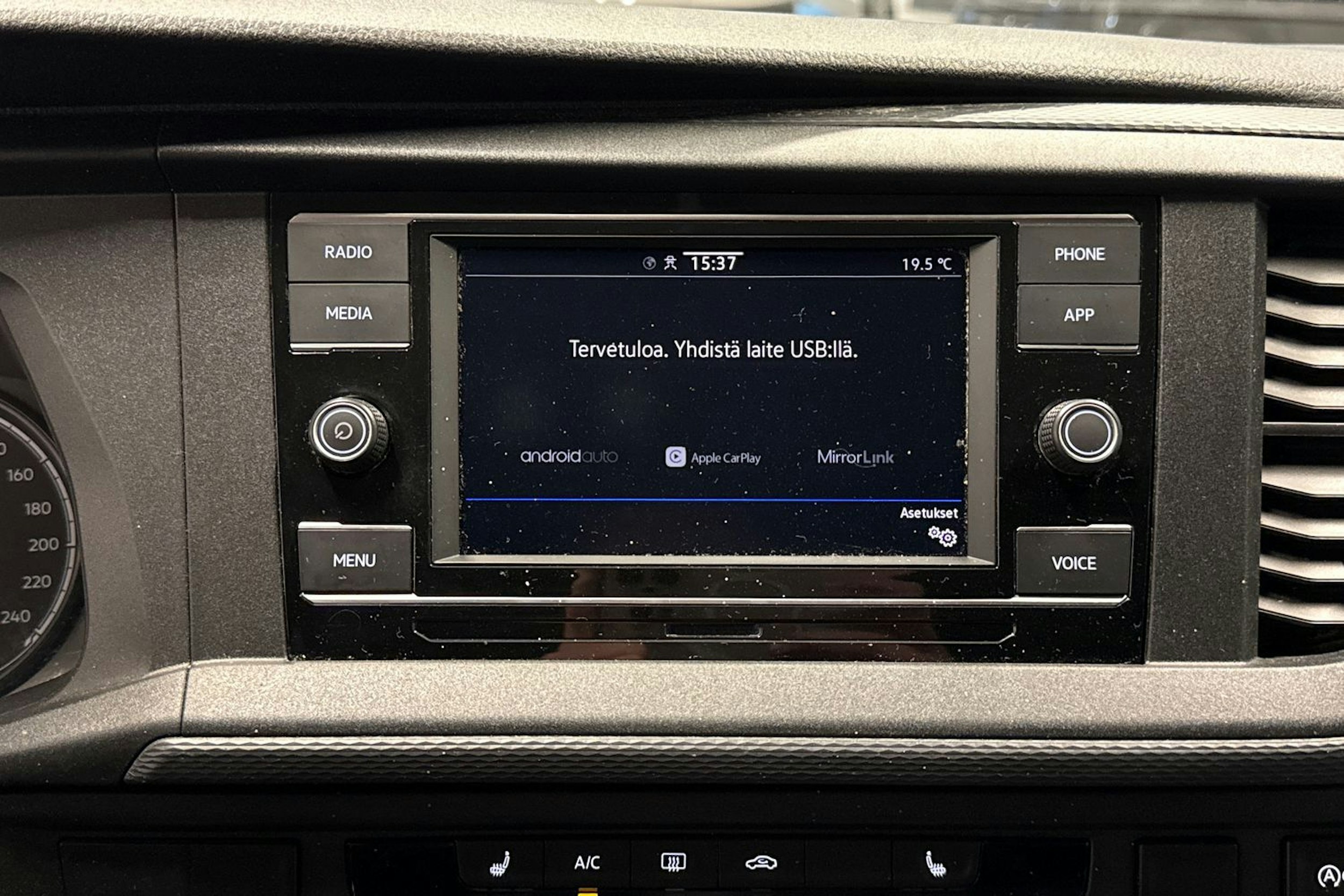 Valkoinen Volkswagen TRANSPORTER 2023 kuva 20.