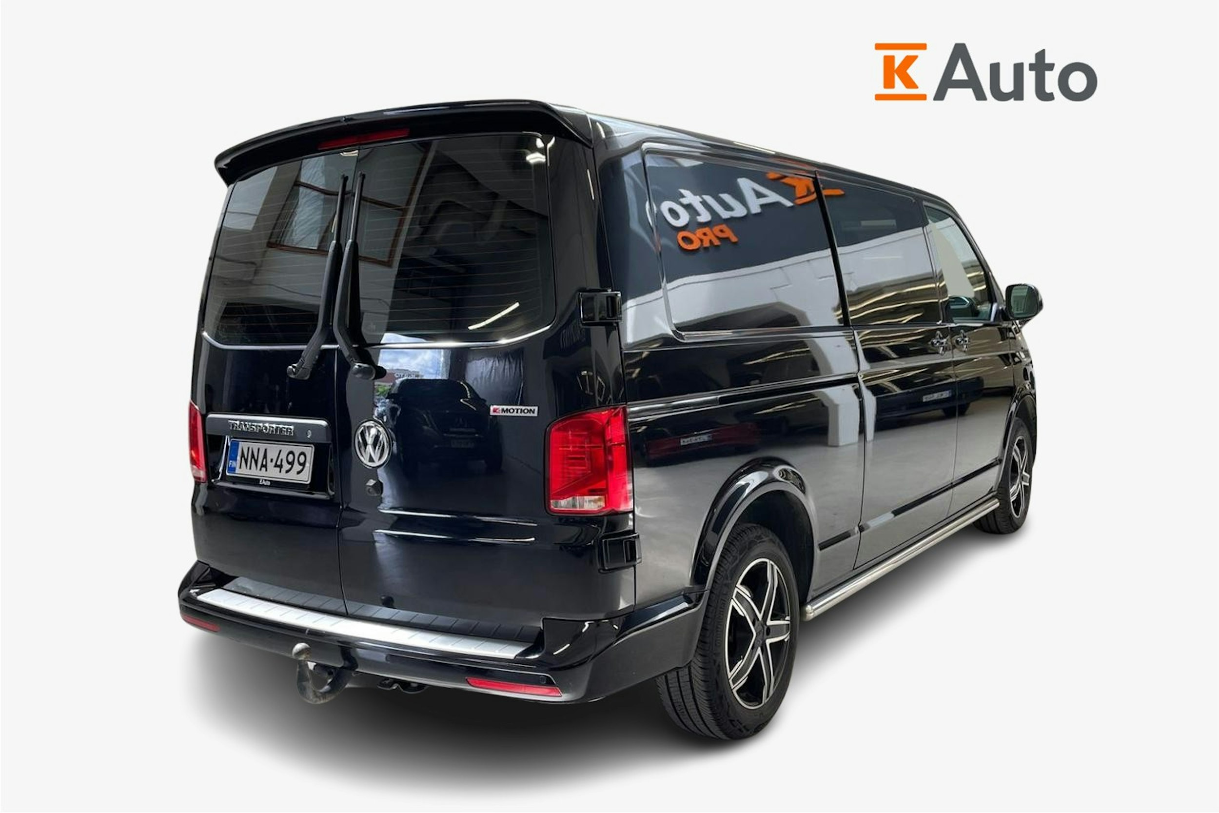 musta Volkswagen Transporter 2023 kuva 2.