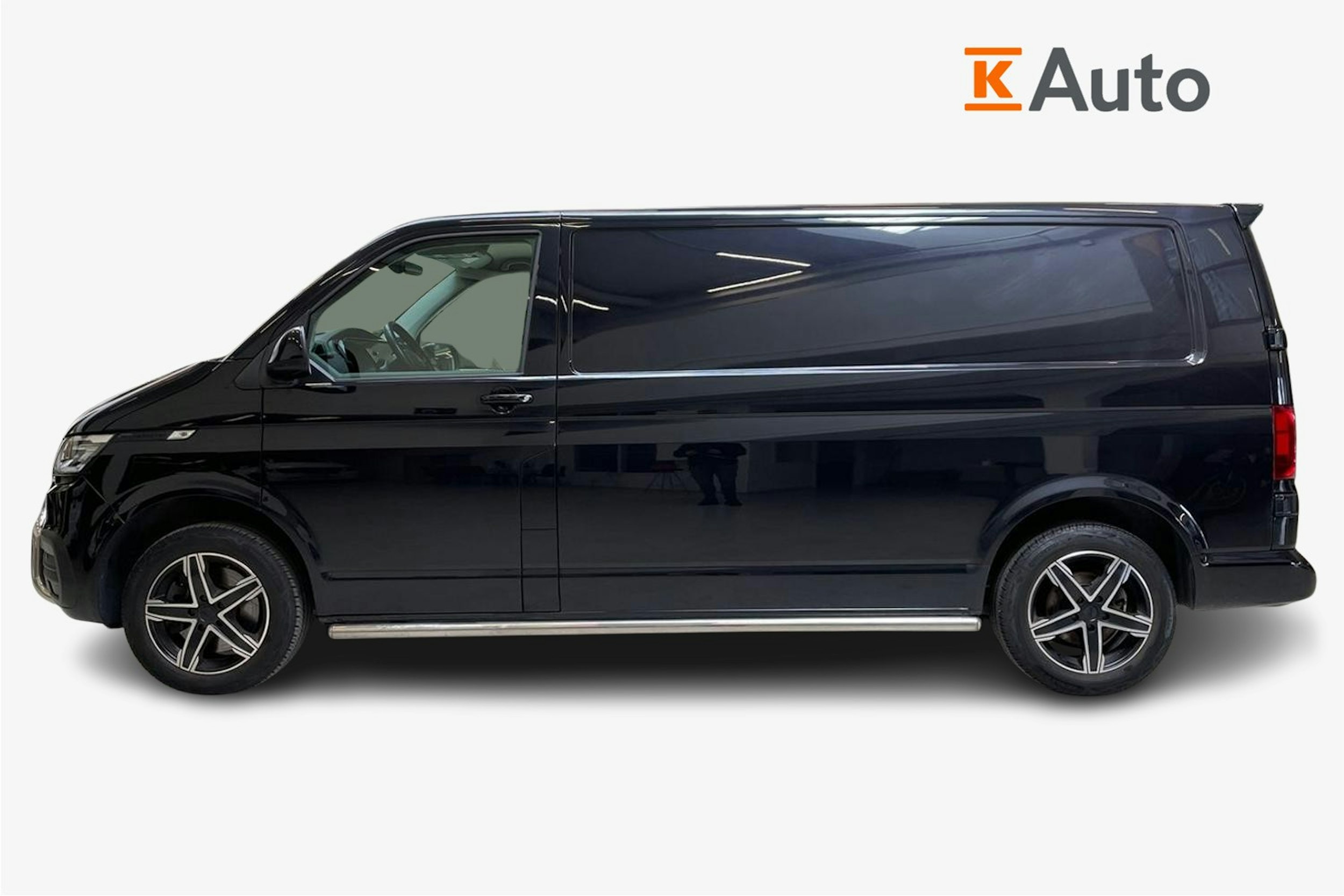 musta Volkswagen Transporter 2023 kuva 6.