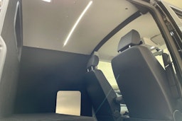 musta Volkswagen Transporter 2023 kuva 16.