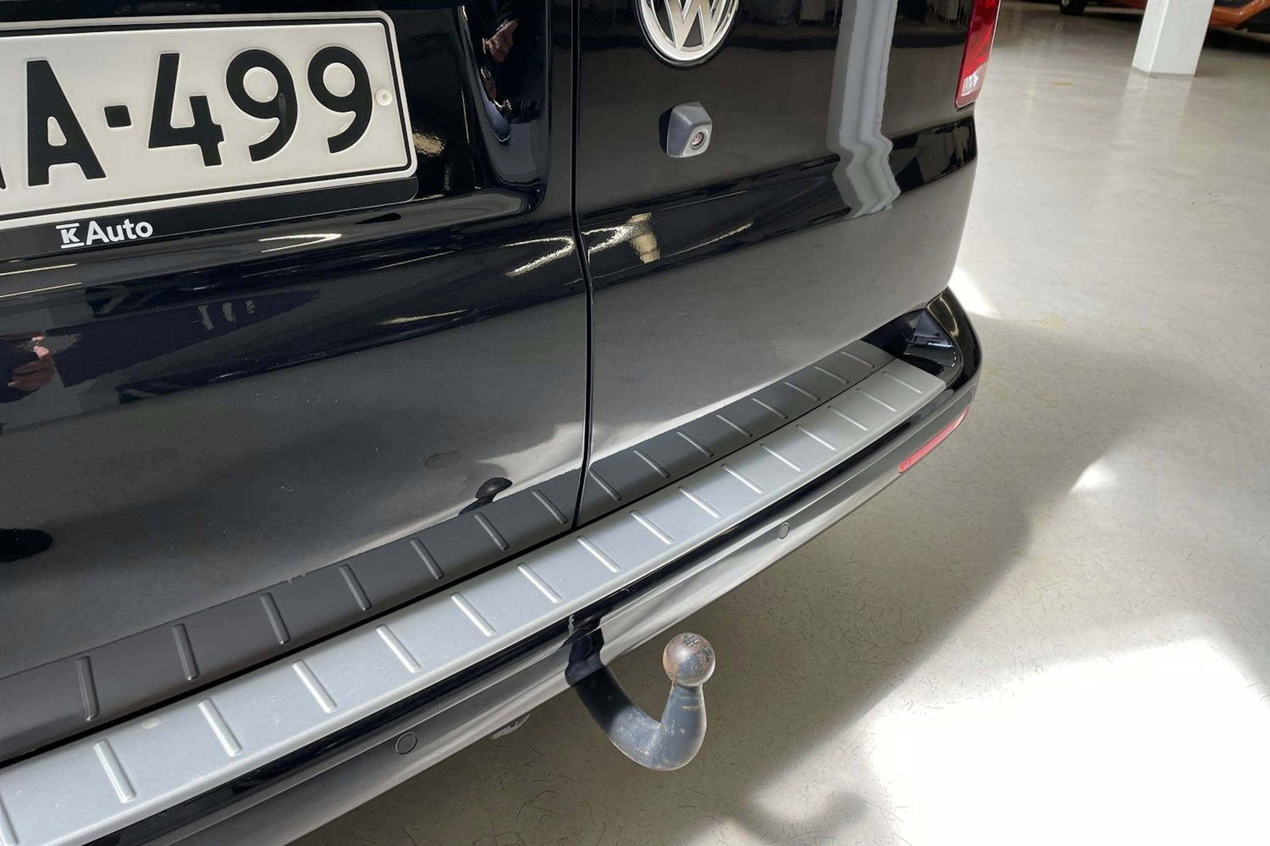 musta Volkswagen Transporter 2023 kuva 18.