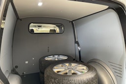 musta Volkswagen Transporter 2023 kuva 21.