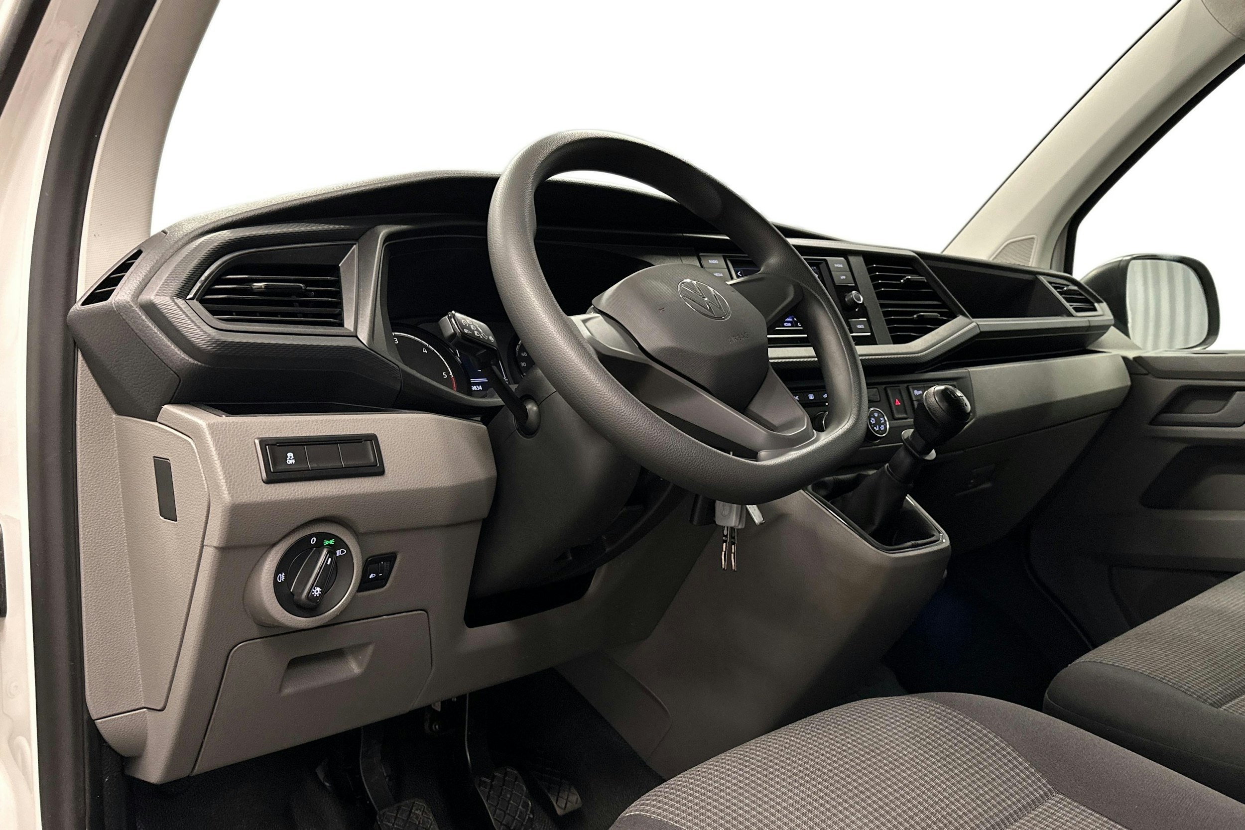 valkoinen Volkswagen Transporter 2023 kuva 6.