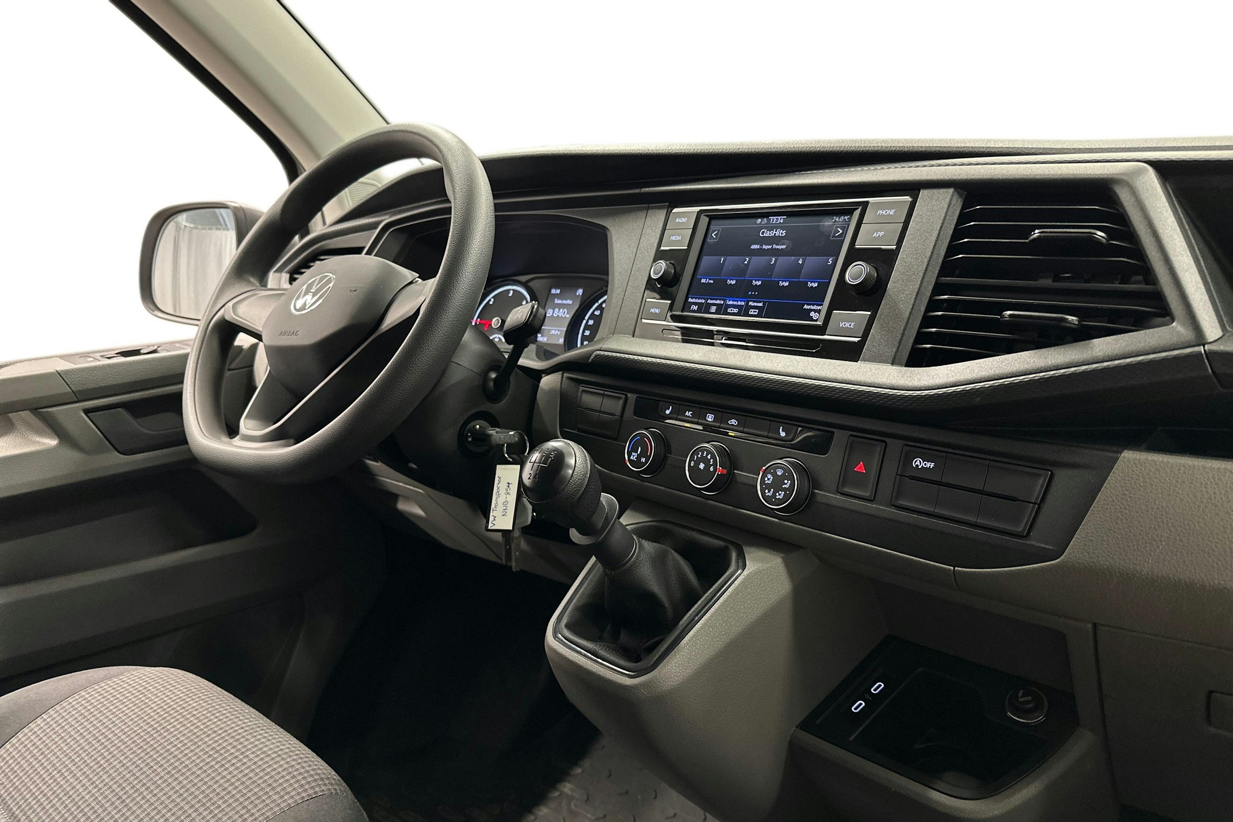 valkoinen Volkswagen Transporter 2023 kuva 7.
