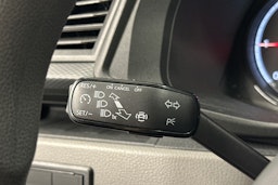 valkoinen Volkswagen Transporter 2023 kuva 12.