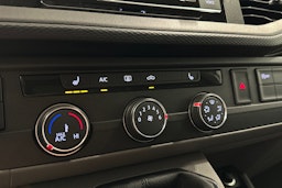 valkoinen Volkswagen Transporter 2023 kuva 14.