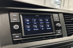 valkoinen Volkswagen Transporter 2023 kuva 15.