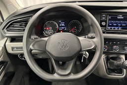 valkoinen Volkswagen Transporter 2023 kuva 15.