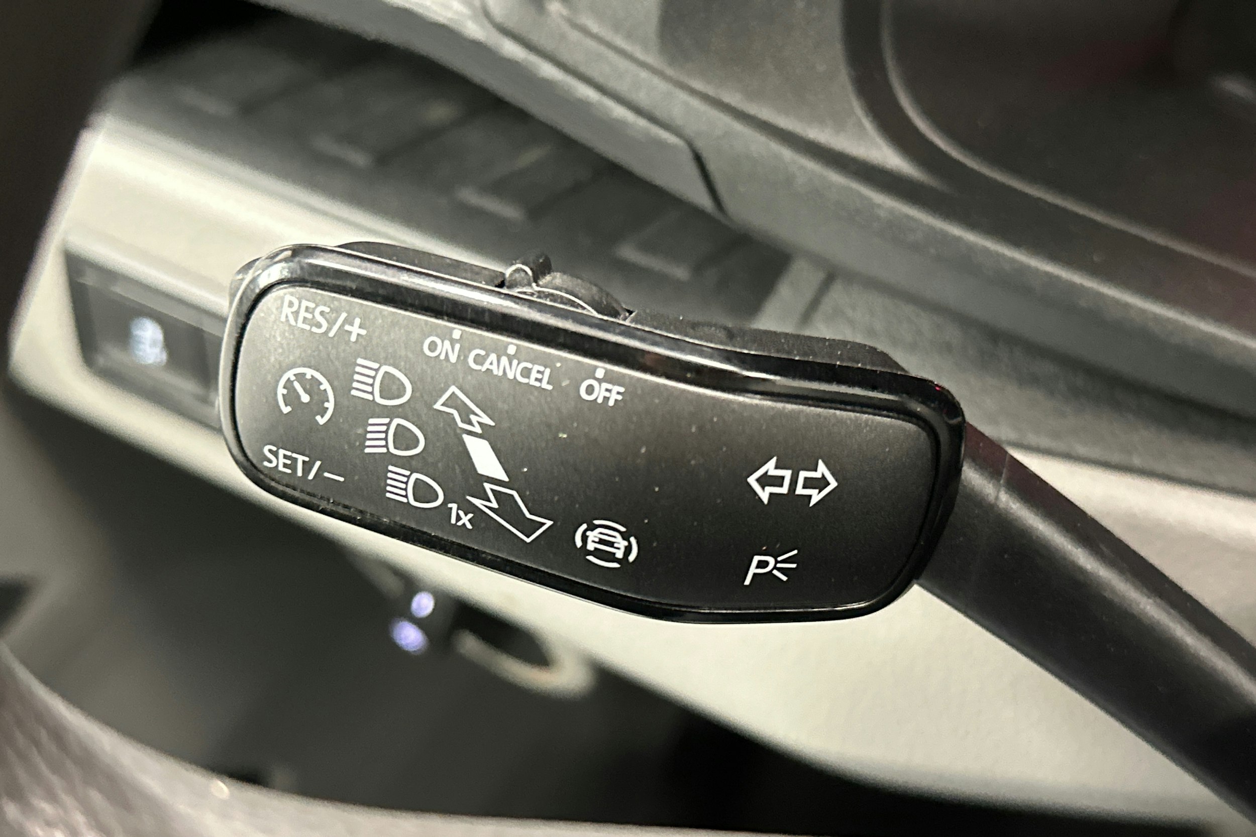 valkoinen Volkswagen Transporter 2023 kuva 17.
