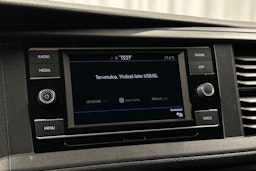 valkoinen Volkswagen Transporter 2023 kuva 19.
