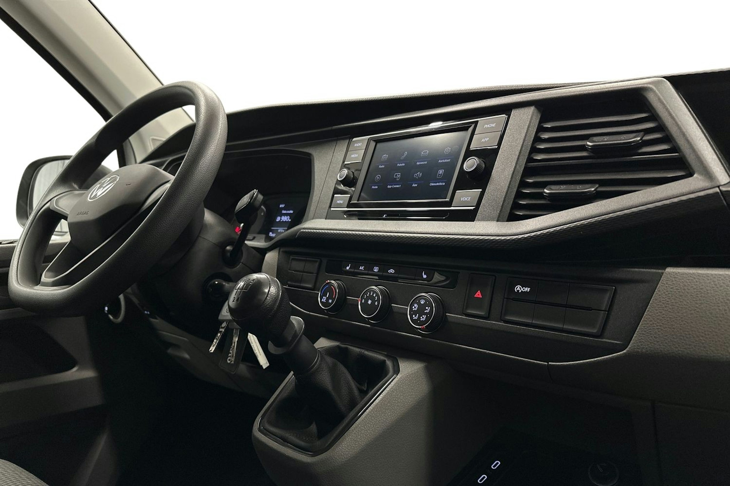 valkoinen Volkswagen Transporter 2023 kuva 7.