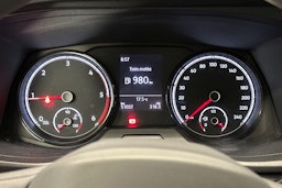 valkoinen Volkswagen Transporter 2023 kuva 11.