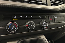 valkoinen Volkswagen Transporter 2023 kuva 12.